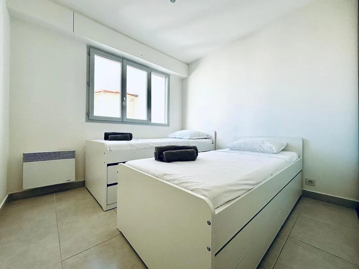 Central 2 Bed Apartment In Antibes Walk To Beach & Old Town! 0*,  France