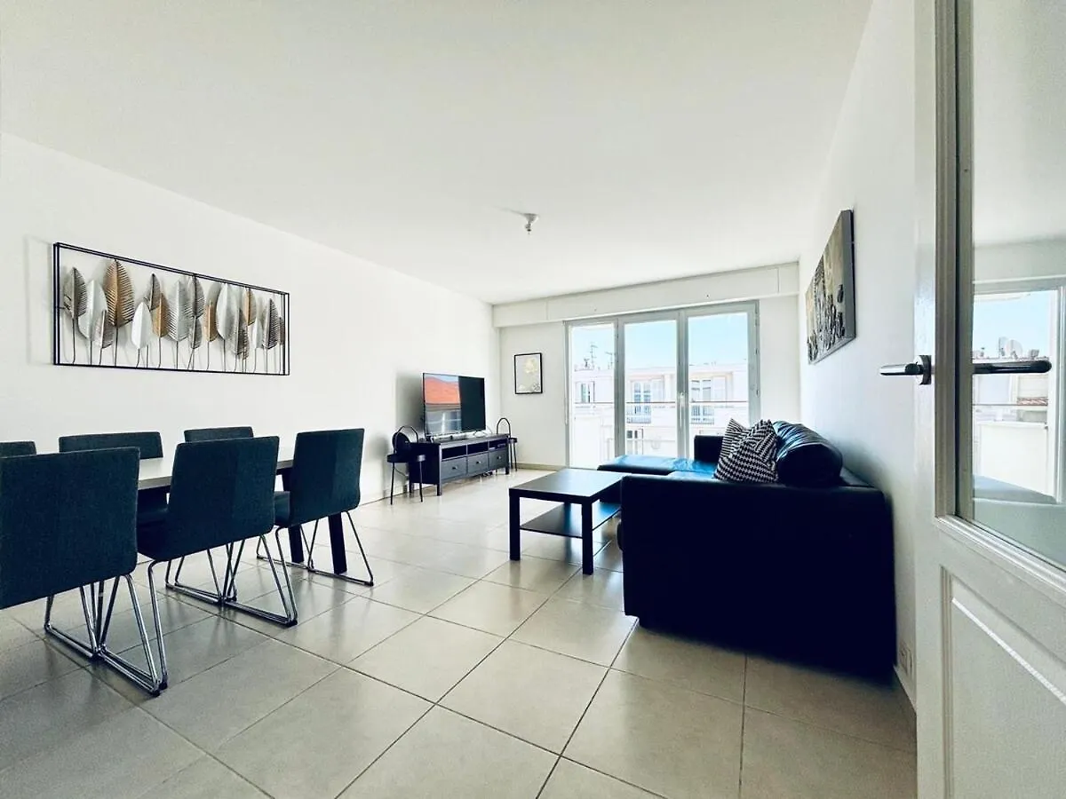Central 2 Bed Apartment In Antibes Walk To Beach & Old Town! 0*,  France