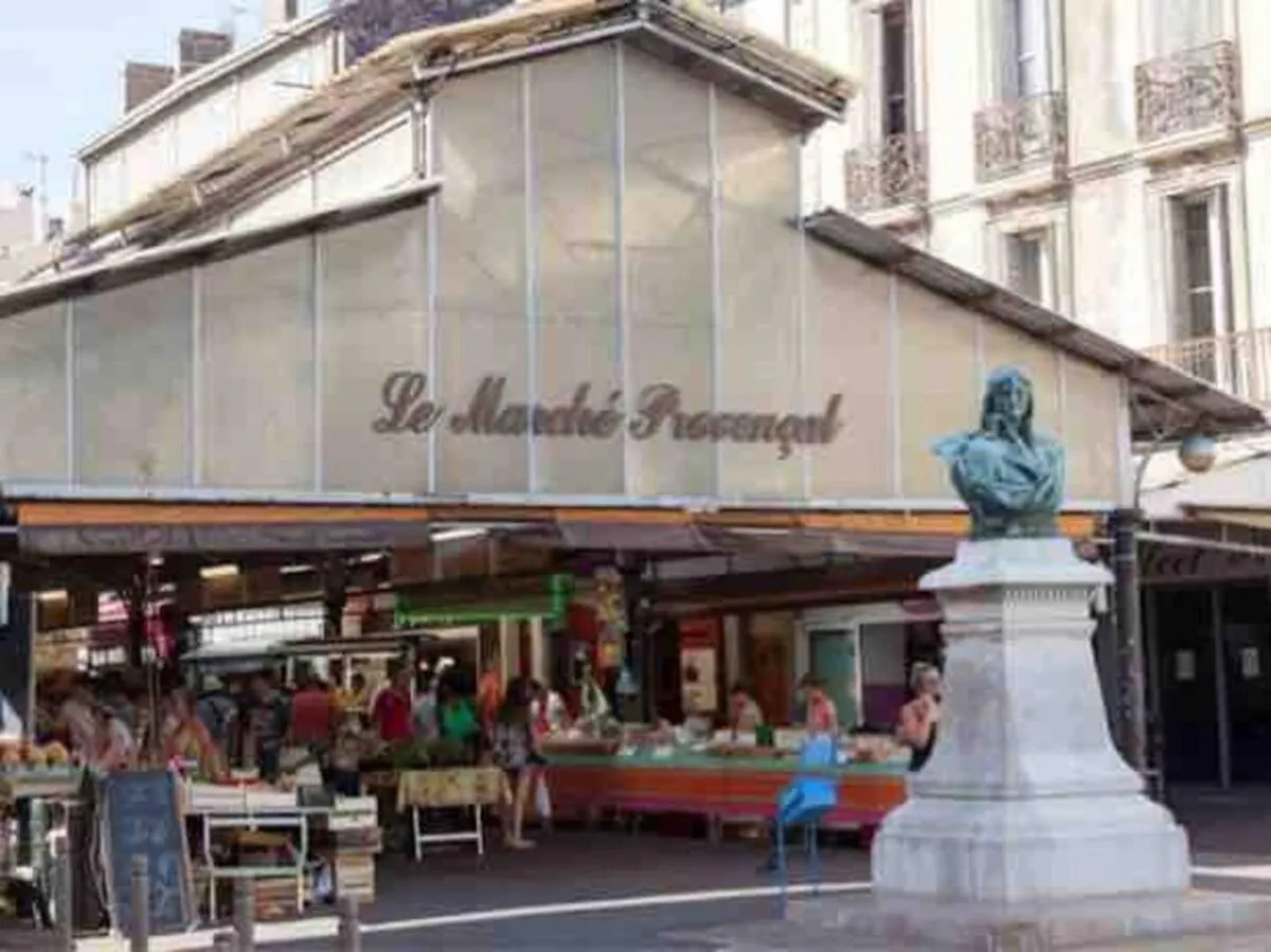 Central 2 Bed Apartment In Antibes Walk To Beach & Old Town!